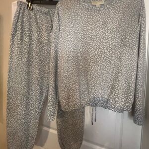 Michael Kors Gray Leopard Ladies Lounge/Pajama Set